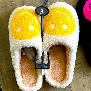 Brand new :-) Sherpa slippers, size small, 5–6